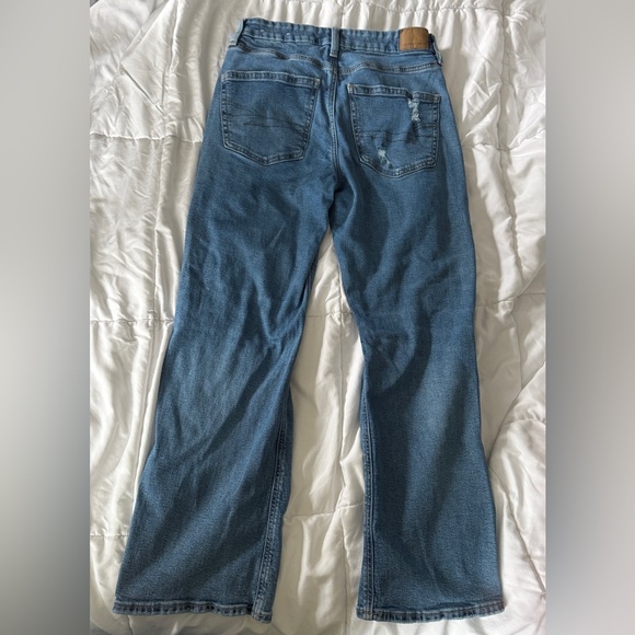 American Eagle Outfitters Women's Distressed Curvy Straight Jeans 4 Short - Picture 2 of 5